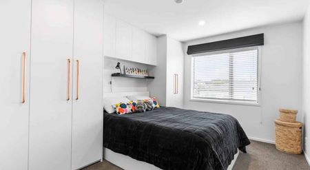 Welcome Home to Light, Luxury & Lifestyle – Yo... - Photo 5