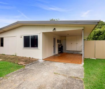 Central Coffs Harbour Home! Lawn Maintenance Included! - Photo 3