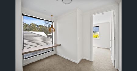 FORESHORE-COOMERA- STUNNING DOUBLE STOREY HOME IN QUIET PRECINCT - Photo 2