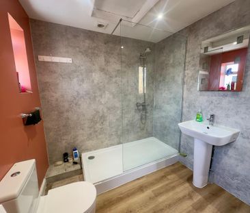 1 bedroom in a house share to rent - Photo 5