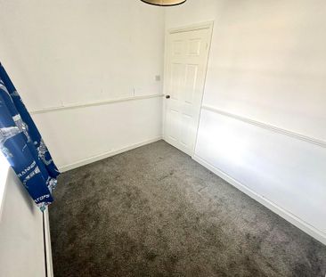 3 bedroom flat to rent - Photo 4