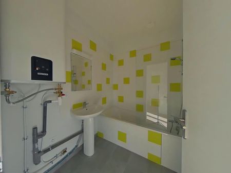 Location Appartement 3 pièces 59m² ROMANS SUR ISERE 26100 - Photo 3