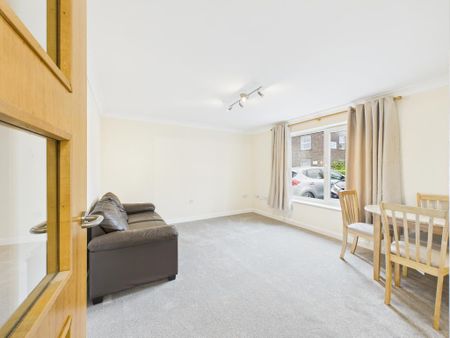 2 bedroom flat to rent - Photo 2