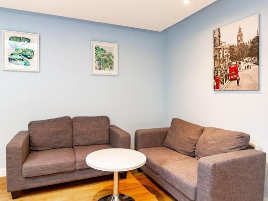 1 bedroom in a flat share to rent - Photo 1