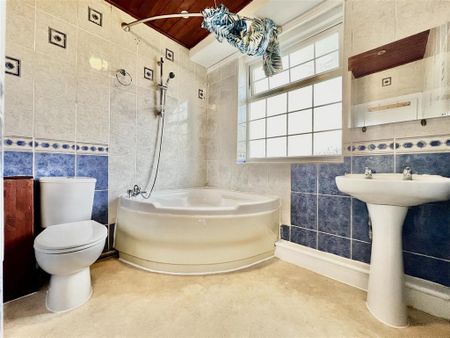 3 bedroom semi-detached house to rent - Photo 4