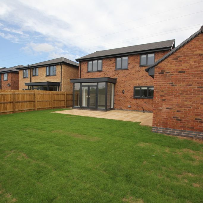 4 Bedroom Detached House , Chester - Photo 1