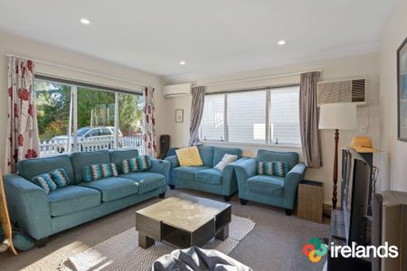 Bright Sunny Four Bedroom Student House - Photo 2