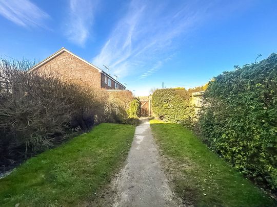 3 bedroom mid terraced house to rent, - Photo 1