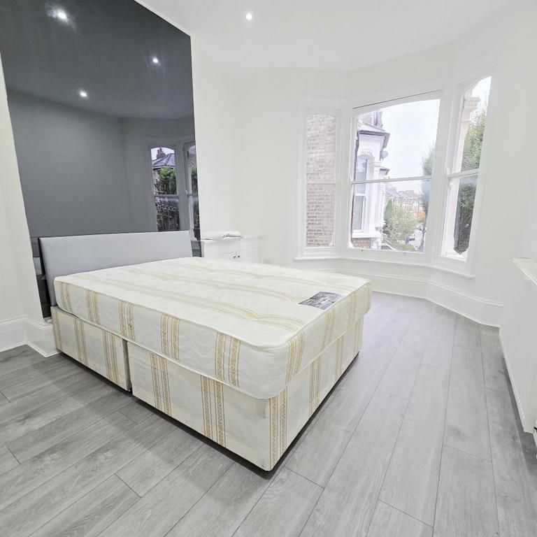 3 bedroom flat to rent - Photo 1