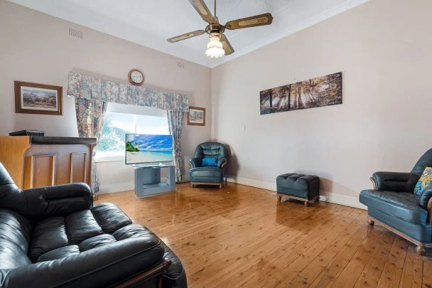 “Three Bedroom Family Home” - Photo 1