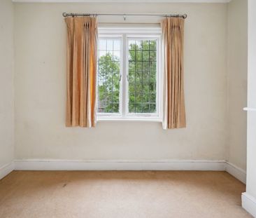 The Queensway, Gerrards Cross, Bucks,SL9 - Photo 1