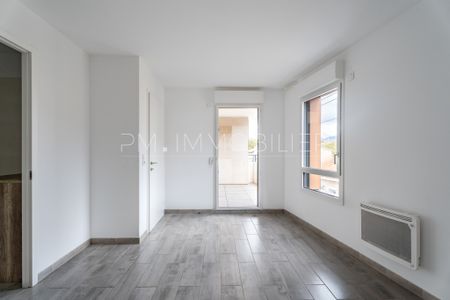 Type 2 avec terrasse Avenue Madrague de Montredon Marseille 13008 - Photo 3