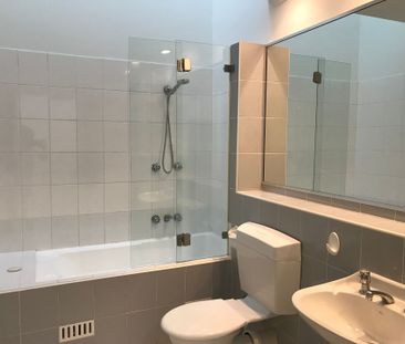 DEPOSIT PAID - $975 pw - Executive 2 bedroom Townhouse - Photo 4