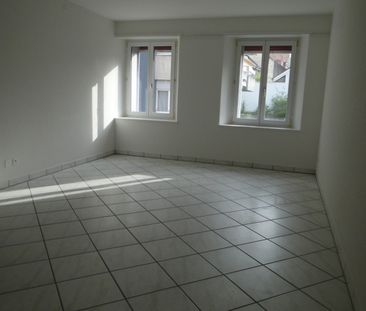 Zu vermieten per Sofort oder nach Vereinbarung: Zentrale 1.5 Zi-Wohnung in Biel/Bienne - Photo 2