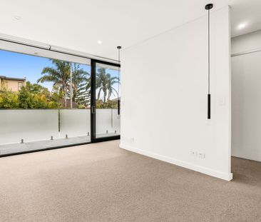 Spacious Open-plan Living Semi in North Bondi With Double Lock Up G... - Photo 1