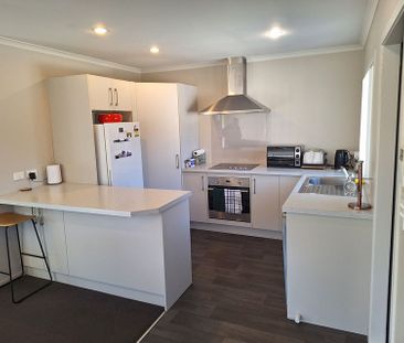 Cozy Unit in Frankton - 2 Bed, 1 Bath - Photo 6