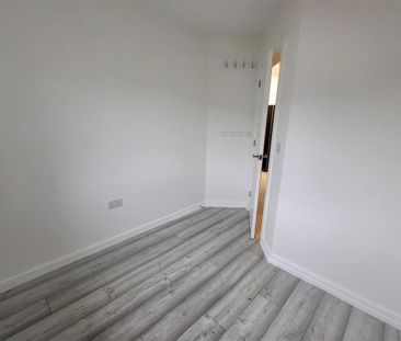 2 bedroom coach house to rent - Photo 2