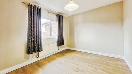 4 bedroom semi-detached house to rent - Photo 4