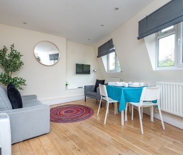 3 Bed Flat, Falcon Road, SW11 - Photo 3