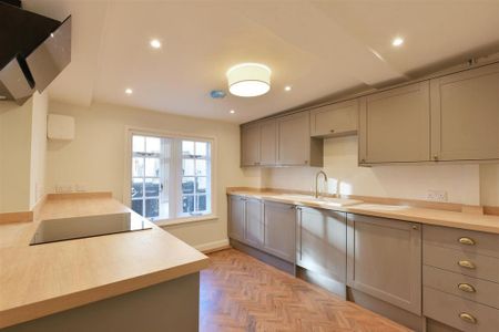 2 bedroom maisonette to rent - Photo 2