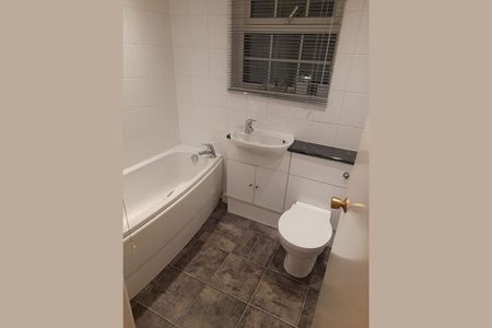 2 bedroom semi-detached house to rent - Photo 3