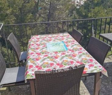 Chambre avec balcon, terrasse et parking dans une maison - Photo 2