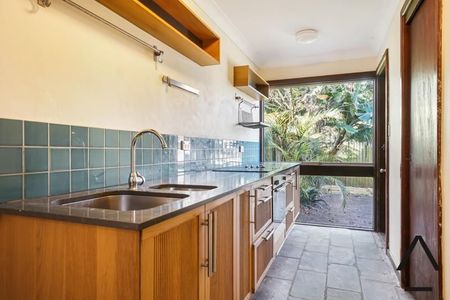 Charming Two-Bedroom Terrace in Leafy Enmore - Photo 3