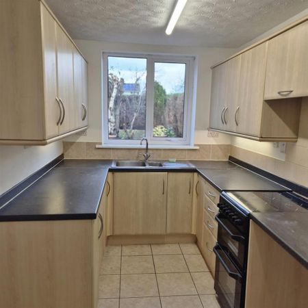 3 bedroom detached house to rent - Photo 2