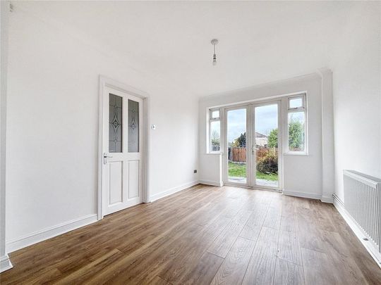 3 bedroom end of terrace house to rent - Photo 1