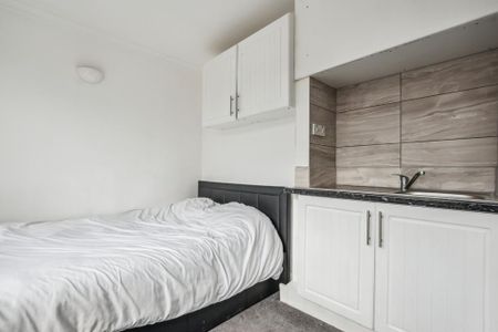 Studio to rent - Photo 2