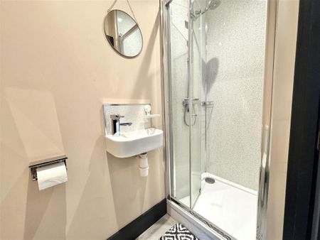 1 bedroom in a house share to rent - Photo 5