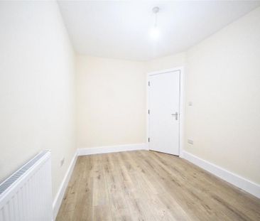 3 bedroom flat to rent - Photo 2