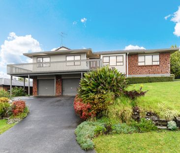 Large family home including huge rumpus room downstairs with bathro... - Photo 4