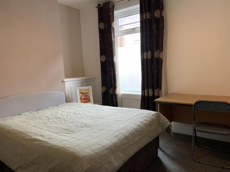 3 bedroom terraced house to rent - Photo 5