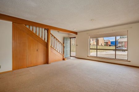 Two Bedroom Townhouse - Perfect Location - Photo 5