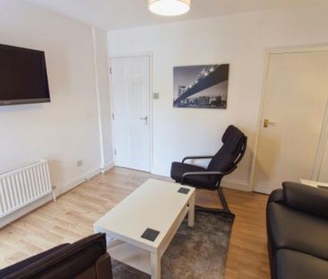 3 bedroom terraced house to rent - Photo 5