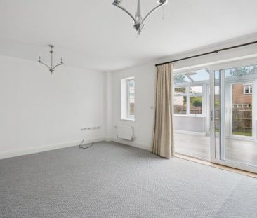 4 bedroom semi-detached house to rent - Photo 1