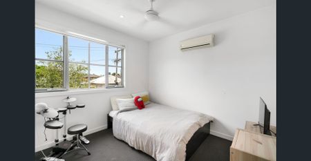 Modern Living - Photo 3