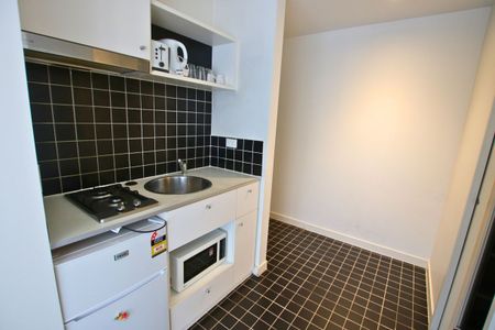 Stylish Studio Apartment- STUDENTS ONLY. - Photo 3