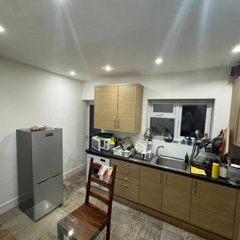 House share to rent - Photo 1