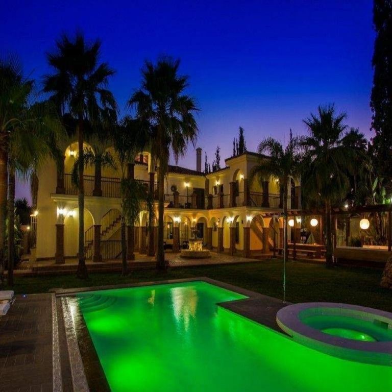 Luxury Villa for rent in Marbella, Andalusia - Photo 1