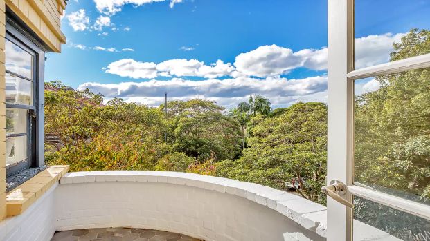 STUNNING AND SPACIOUS 2 BEDROOM RENOVATED APARTMENT IN THE HEART OF DOUBLE BAY... - Photo 1