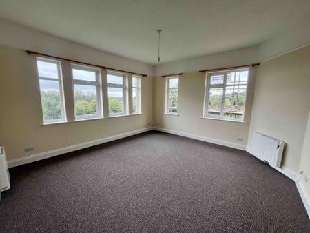 3 bedroom flat to rent - Photo 5