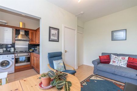 1 bedroom flat to rent - Photo 2