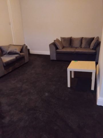 2 Bed Semi-Detached House, Conway View, LS8 - Photo 2