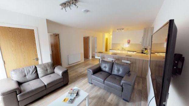 3 bedroom ground floor flat to rent - Photo 1