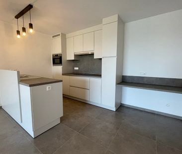 TE HUUR: Volledig instapklaar één-slaapkamerappartement in Meulebeke. - Photo 2