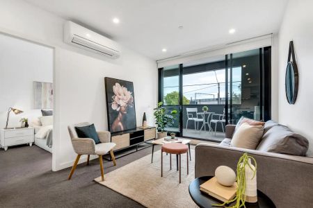 “Executive living in the heart of Reservoir” - Photo 3