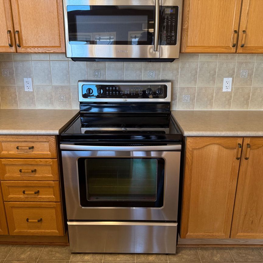 For Lease - 143 Oldfield Street Unit# F, Barrhaven, Ontario - Photo 1