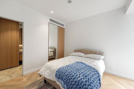 FULLY FURNISHED APARTMENT - LUXURY LIVING IN THE HEART OF HAMPTON - Photo 2